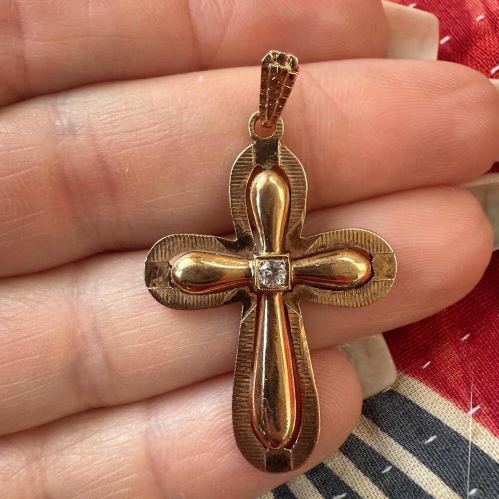 14K Gold Cross Pendant Charm 4.9 g